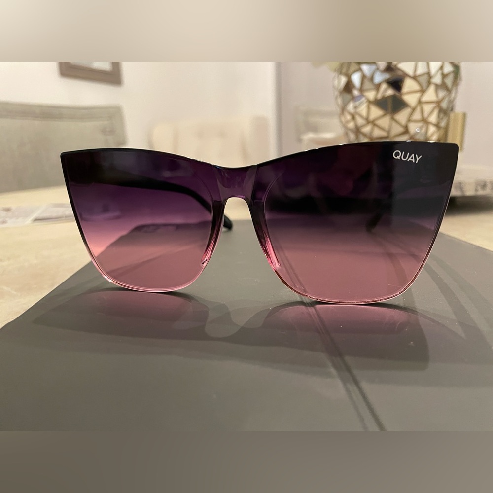 Black pink Quay Come Thru sunglasses